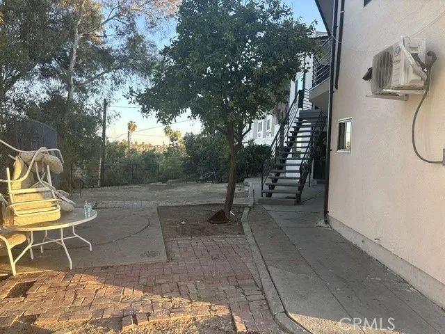 5210 Oakland, Los Angeles, CA 90032