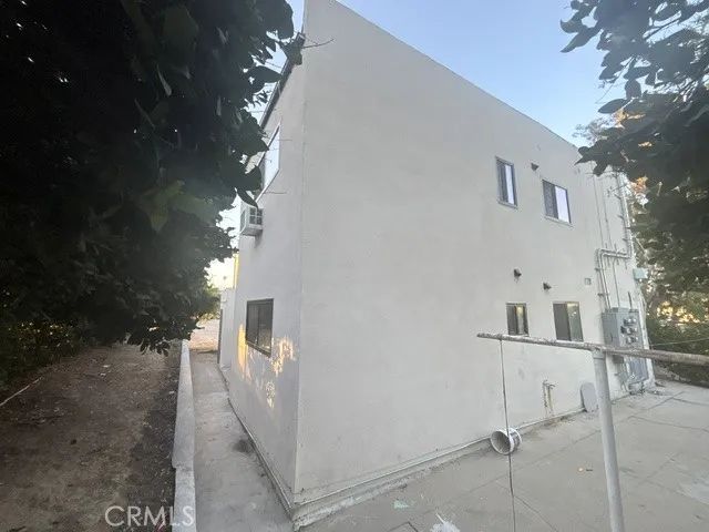 5210 Oakland, Los Angeles, CA 90032