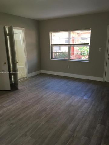 520 SW 4th St 5, Miami, FL 33130
