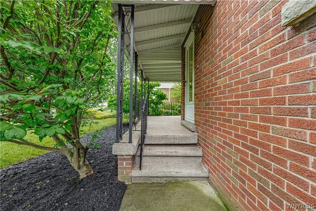 807 Maple Avenue, Niagara Falls, NY 14305