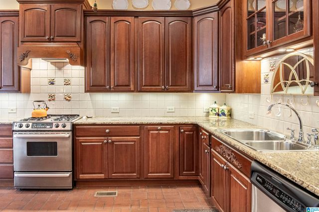 1 SQUIRES GLENN LANE, Leeds, AL 35094