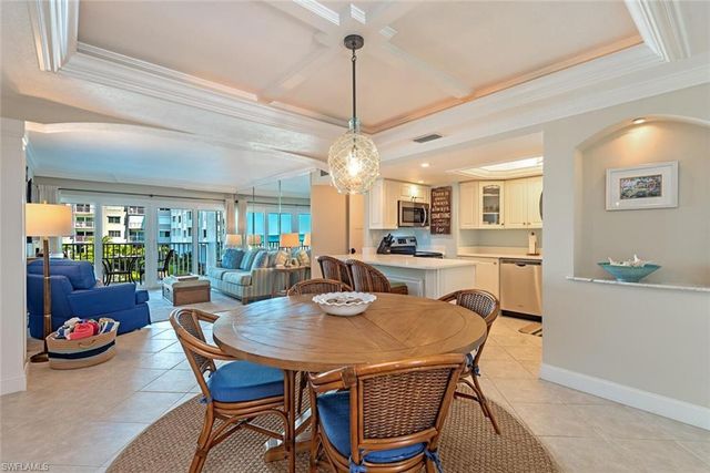3443 GULF SHORE BLVD N # 214, Naples, FL 34103