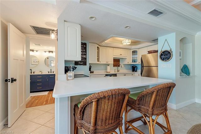 3443 GULF SHORE BLVD N # 214, Naples, FL 34103