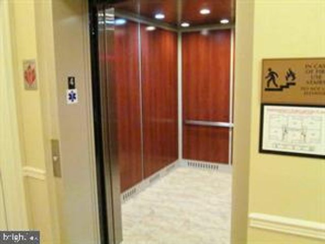 245 BREEDERS CUP DR, Cherry Hill, NJ 08002