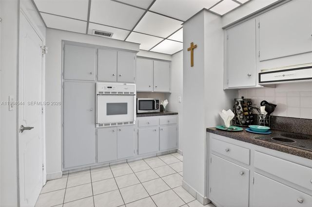 3233 NE 34th Street 1207, Fort Lauderdale, FL 33308