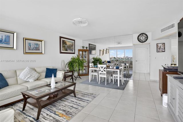 3233 NE 34th Street 1207, Fort Lauderdale, FL 33308