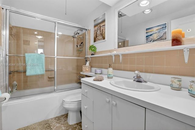 3233 NE 34th Street 1207, Fort Lauderdale, FL 33308