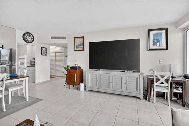 3233 NE 34th Street 1207, Fort Lauderdale, FL 33308