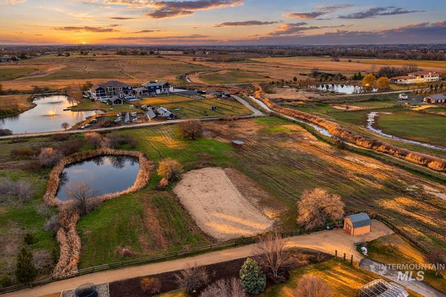 7549 N Stonebriar Ln, Meridian, ID 83646