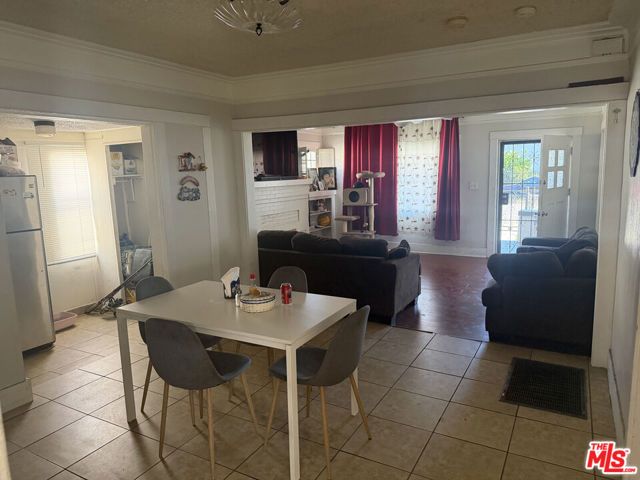 213 W 83rd Street, Los Angeles, CA 90003