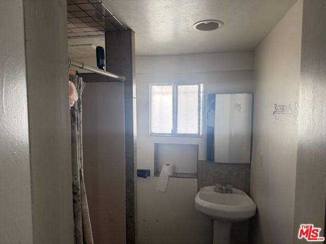 213 W 83rd Street, Los Angeles, CA 90003