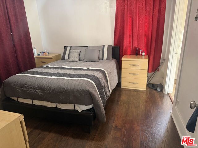 213 W 83rd Street, Los Angeles, CA 90003