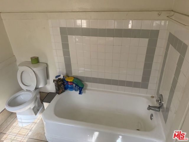 213 W 83rd Street, Los Angeles, CA 90003