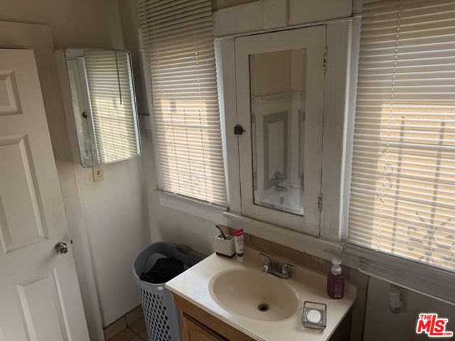 213 W 83rd Street, Los Angeles, CA 90003