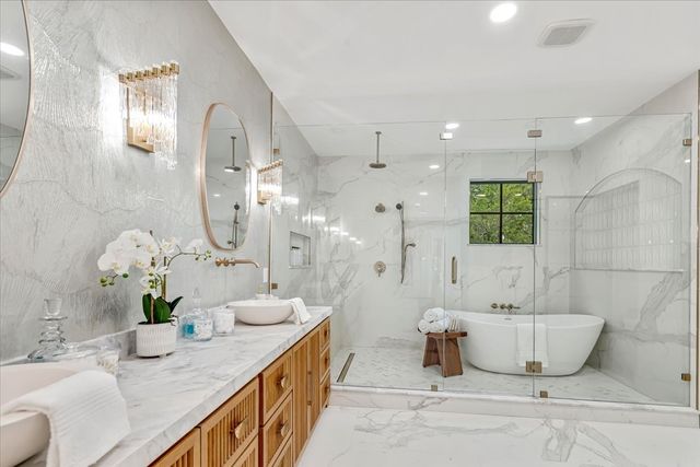 3739 N Versailles Avenue, Dallas, TX 75209