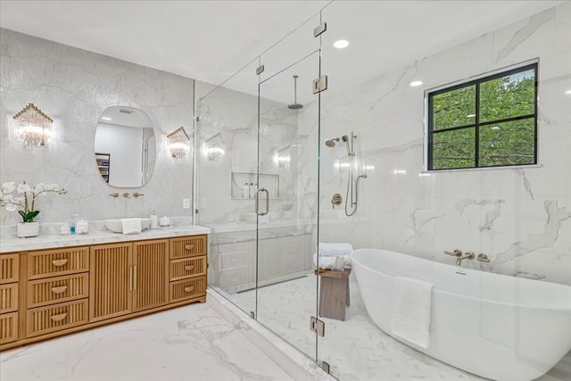 3739 N Versailles Avenue, Dallas, TX 75209