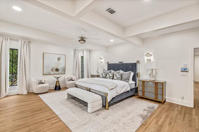 3739 N Versailles Avenue, Dallas, TX 75209