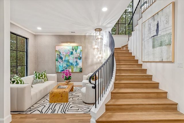 3739 N Versailles Avenue, Dallas, TX 75209