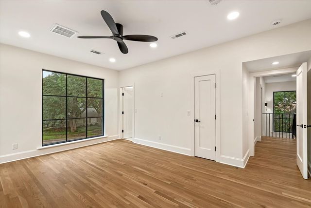 3739 N Versailles Avenue, Dallas, TX 75209