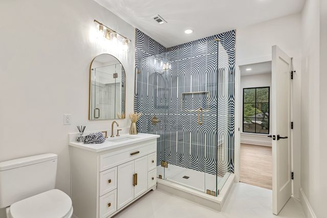 3739 N Versailles Avenue, Dallas, TX 75209
