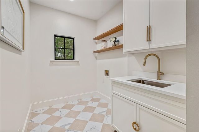 3739 N Versailles Avenue, Dallas, TX 75209