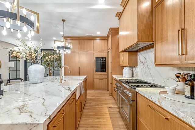 3739 N Versailles Avenue, Dallas, TX 75209