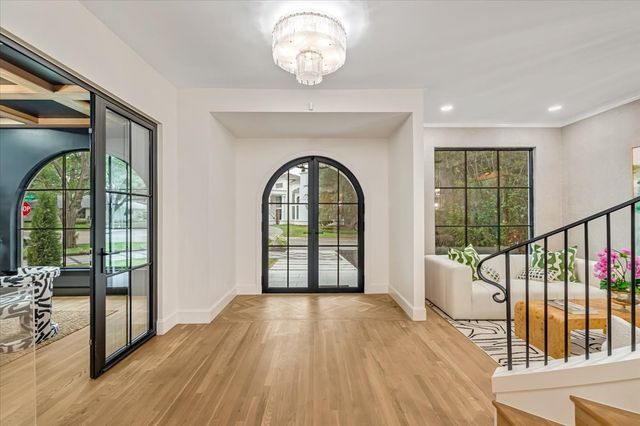 3739 N Versailles Avenue, Dallas, TX 75209