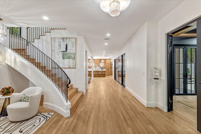 3739 N Versailles Avenue, Dallas, TX 75209