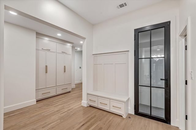 3739 N Versailles Avenue, Dallas, TX 75209