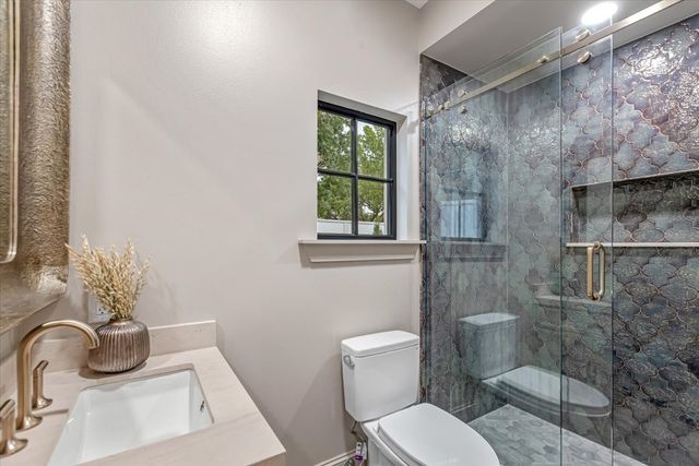 3739 N Versailles Avenue, Dallas, TX 75209
