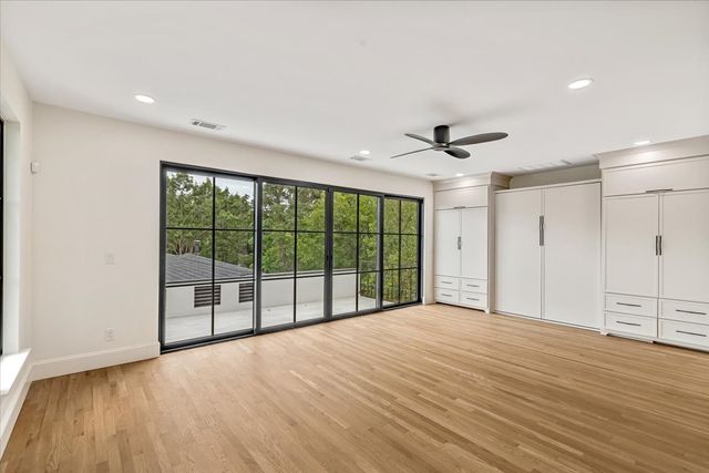 3739 N Versailles Avenue, Dallas, TX 75209