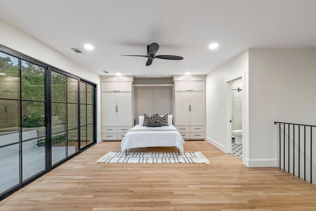 3739 N Versailles Avenue, Dallas, TX 75209