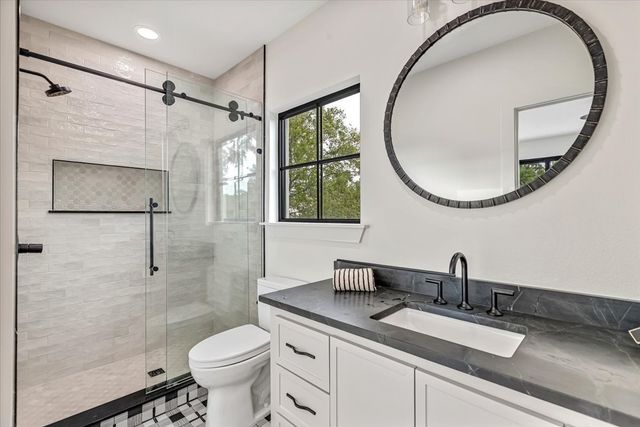 3739 N Versailles Avenue, Dallas, TX 75209