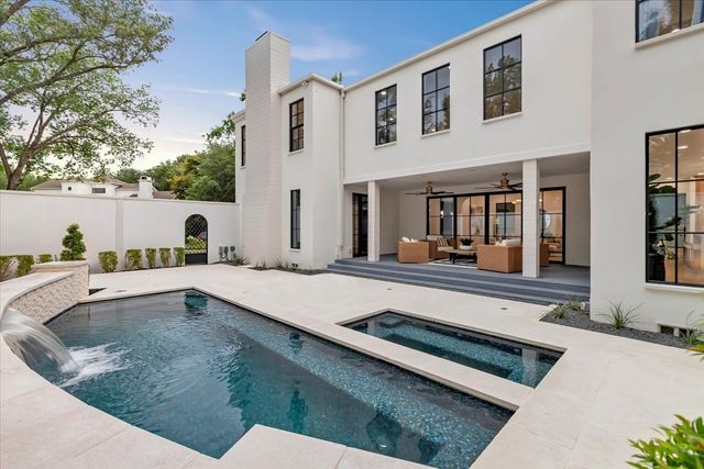 3739 N Versailles Avenue, Dallas, TX 75209
