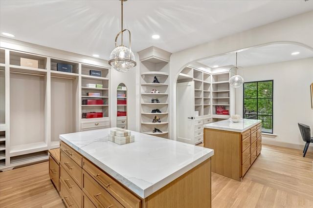 3739 N Versailles Avenue, Dallas, TX 75209