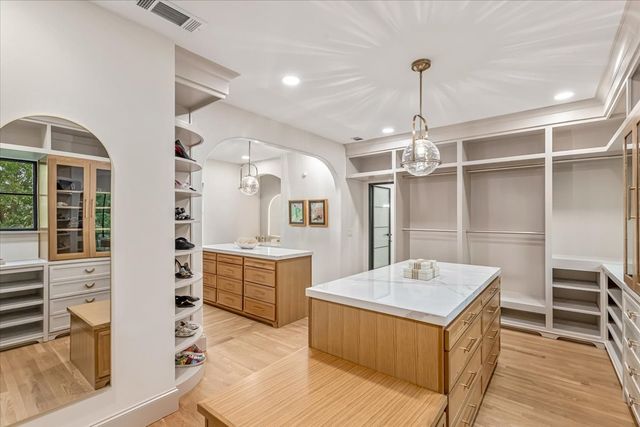 3739 N Versailles Avenue, Dallas, TX 75209