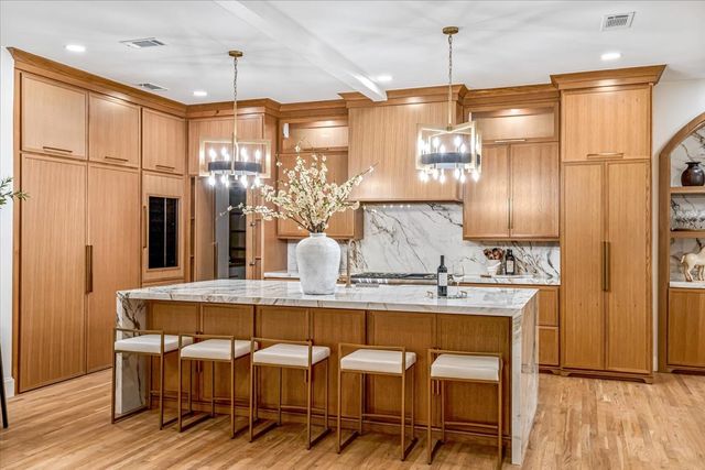 3739 N Versailles Avenue, Dallas, TX 75209