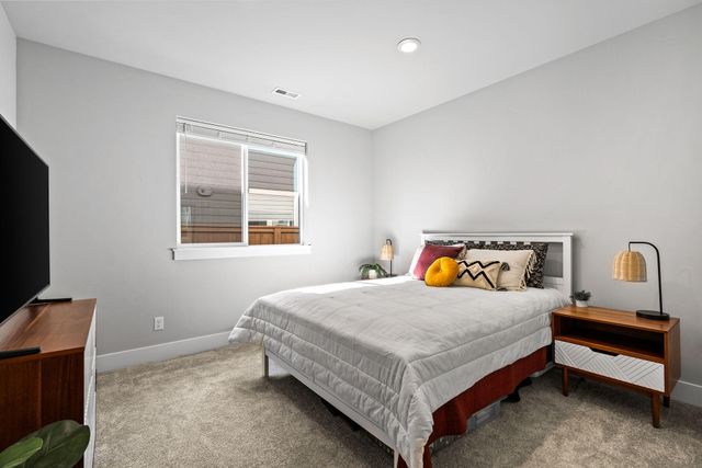 3010 NE Nipper Drive, Bend, OR 97701