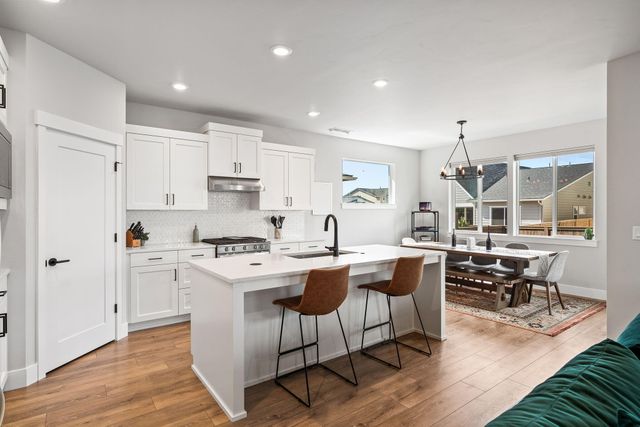 3010 NE Nipper Drive, Bend, OR 97701