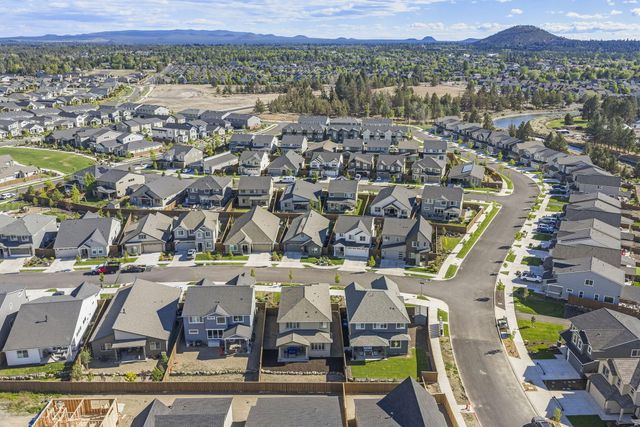 3010 NE Nipper Drive, Bend, OR 97701