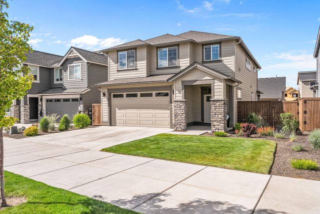 3010 NE Nipper Drive, Bend, OR 97701