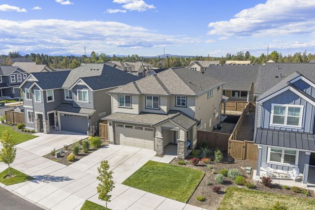 3010 NE Nipper Drive, Bend, OR 97701
