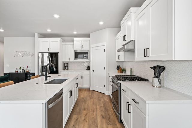 3010 NE Nipper Drive, Bend, OR 97701