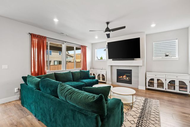 3010 NE Nipper Drive, Bend, OR 97701