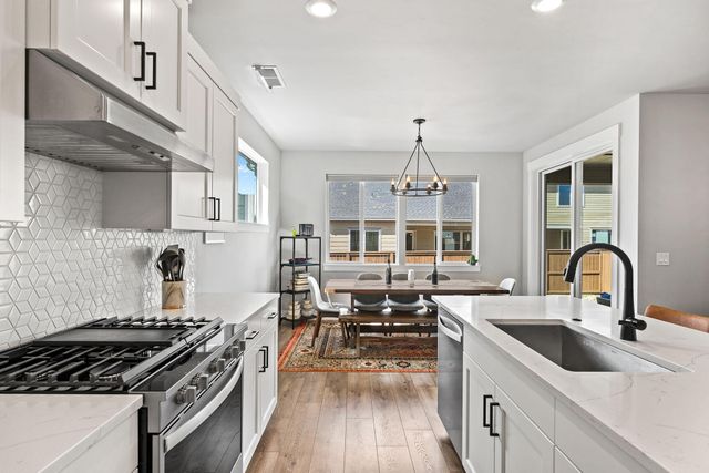 3010 NE Nipper Drive, Bend, OR 97701