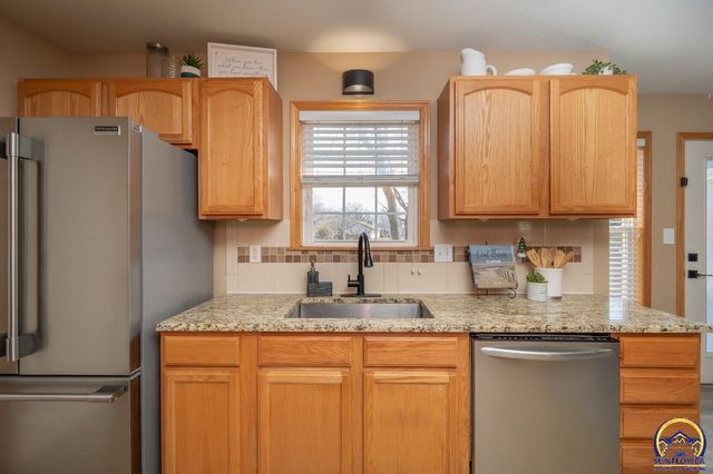 4334 SE Oakwood ST, Topeka, KS 66609