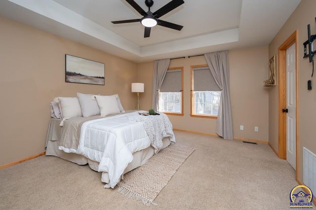 4334 SE Oakwood ST, Topeka, KS 66609