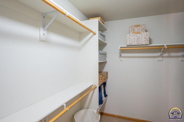 4334 SE Oakwood ST, Topeka, KS 66609