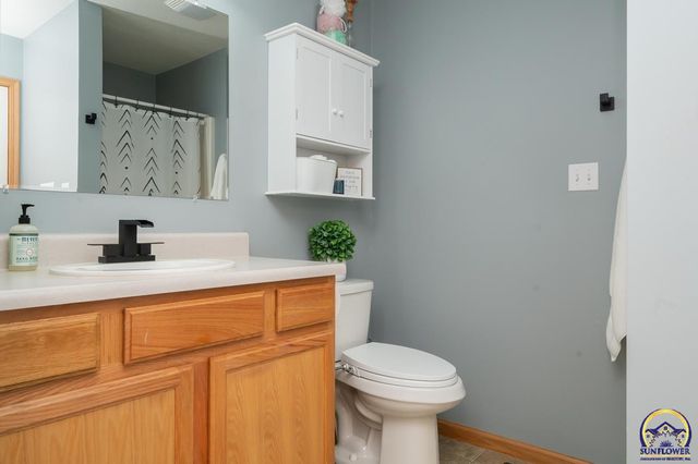 4334 SE Oakwood ST, Topeka, KS 66609