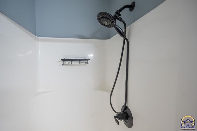 4334 SE Oakwood ST, Topeka, KS 66609